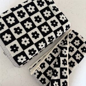 Slowtide Floral Checkered Black and White Bath Towel Set